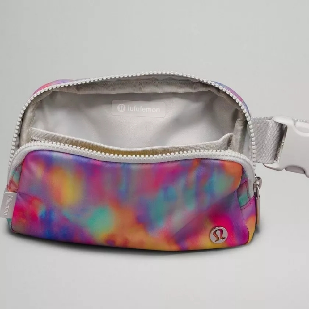 Lululemon NWOT Vapor Tie Dye belt bag